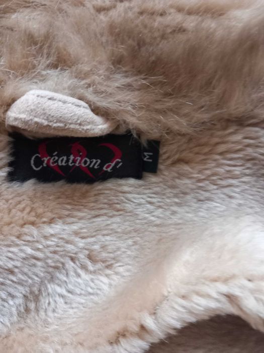 Cieply beżowy kożuch