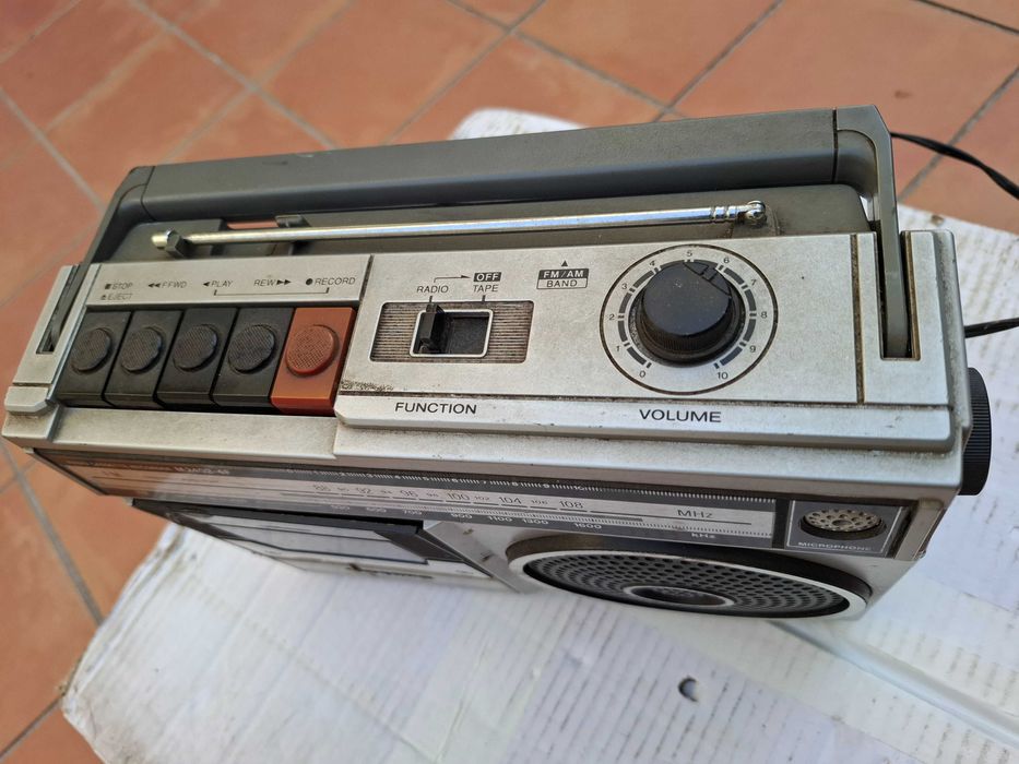 Rádio Cassetes Sanyo M2402-4F - Vintage