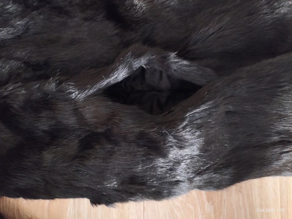 Futro naturalne czarne.