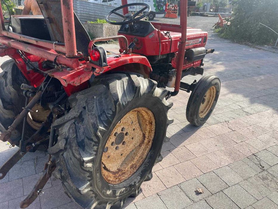 Trator usado YANMAR YM 180 COM MATRÍCULA com fresa e caixa carga