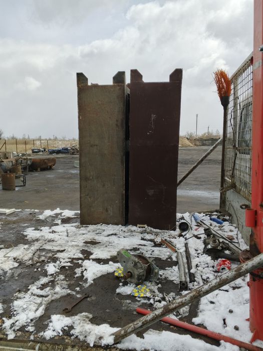 Продам сейфи металеві вага 65 та 85 кг без замків