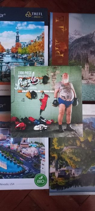 Пазли, книги, картини бісером.