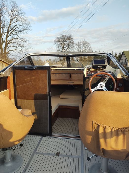 Sprzedam łódź kabinową motorową