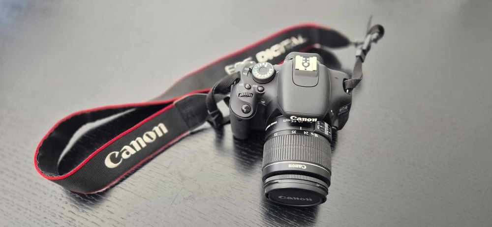 Câmara Fotográfica EOS 600 D, como nova!