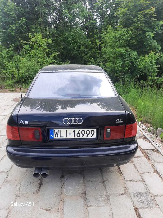 Audi A8D2 samochód osobowy