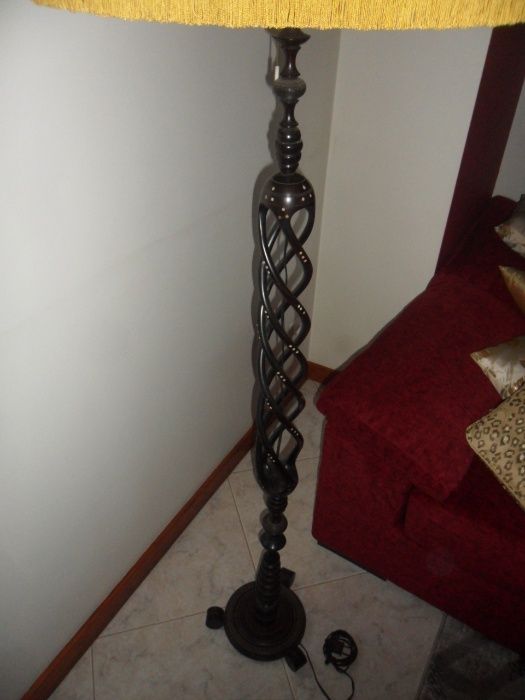 Candeeiro de pé lindíssimo  ETC