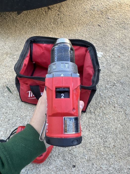 Aparafusadora milwaukee M12