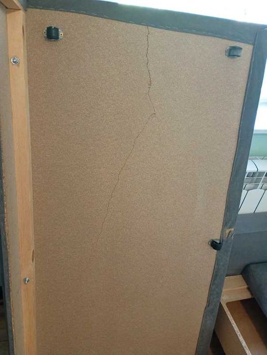 Mała sofa dziecięca uszkodzona