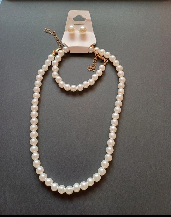 Colar de pérolas. Novos.
Cada 5€