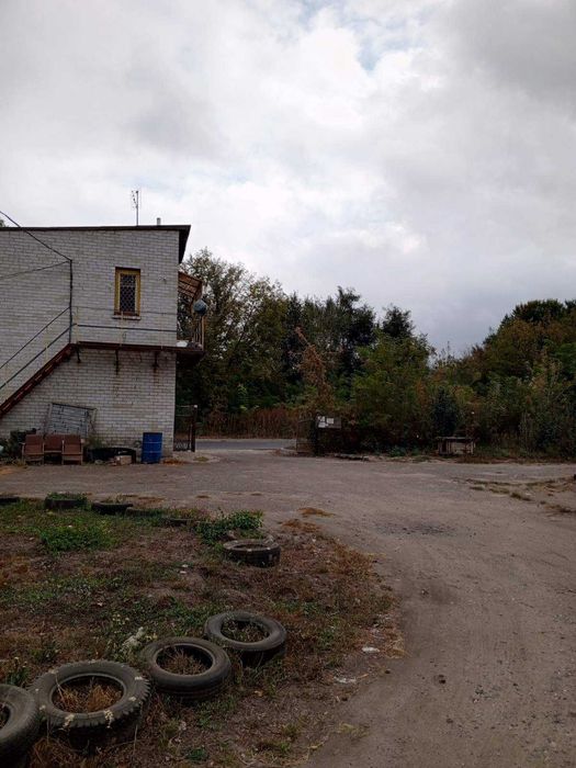 Продаж шести підряд гаражних боксів