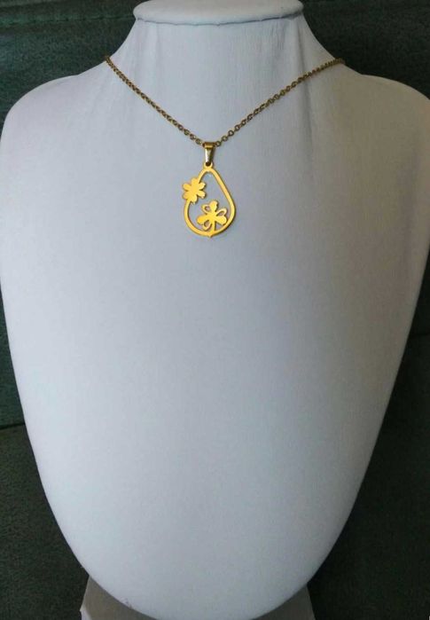 Colar Aço Dourado c/ Flores dentro de Oval NOVO