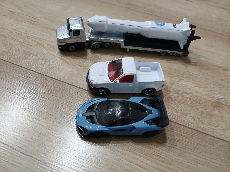 3 pojazdy SIKU całość 40 zł