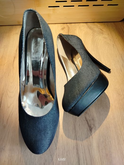 Buty, szpilki na koturnie.