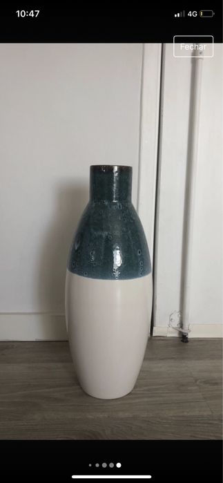 Jarra de ceramica azul e branca flores