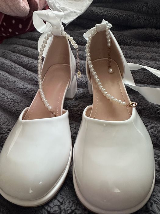 Продаю нові весільні туфлі