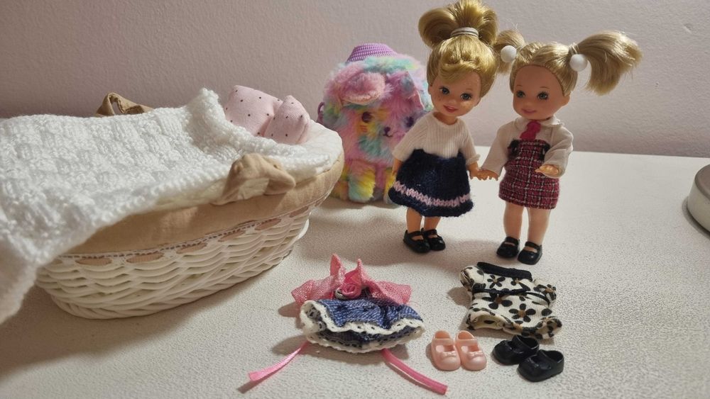 Bonecas Mini Barbie com Cestinha e Acessórios