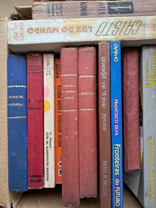 Livros antigos (ofereço)