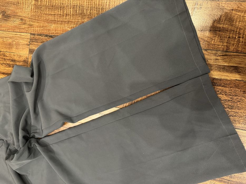 Класичні штани з білим поясом