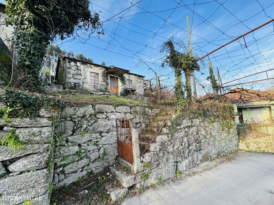 Moradia T2 com terreno e magníficas vistas