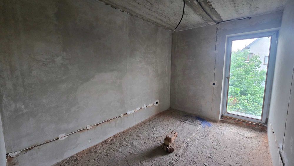 Продається добротний будинок у популярній серед покупців  локації