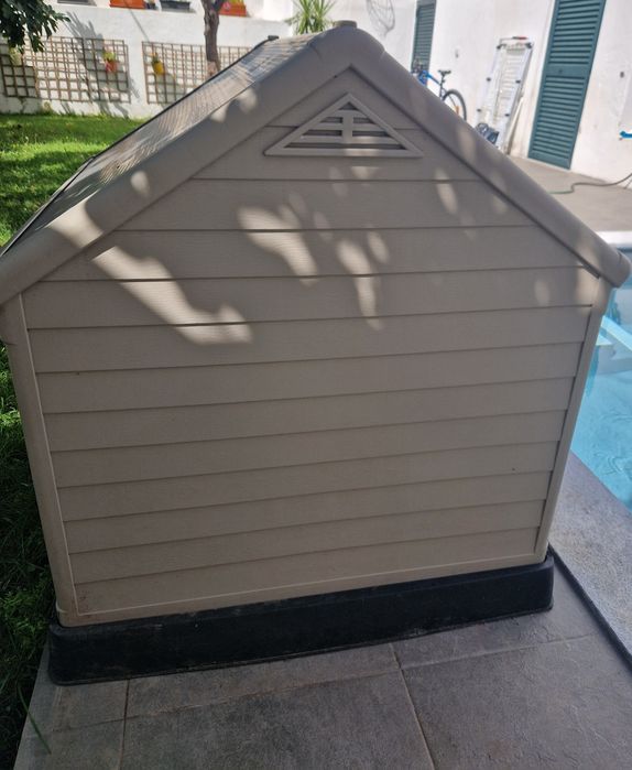 Casota para Cão Grande/Médio em Plástico/Resina resistente