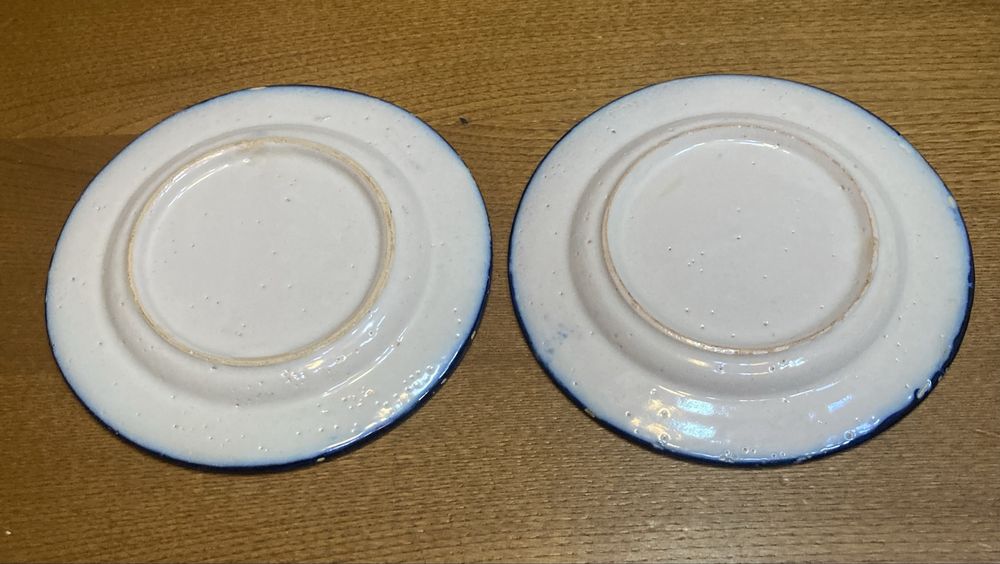 Dois pratos de pão em faiança Sant’Anna não marcados