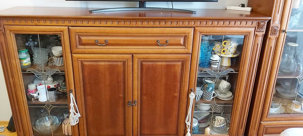Duża komoda i witryna z kolekcji Bydgoskie Meble Firenze