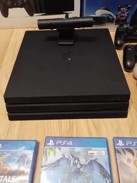 Zestaw PS4 PRO + Okulary VR + 2 pady + 2 pady move + 4 gry + ładowanie