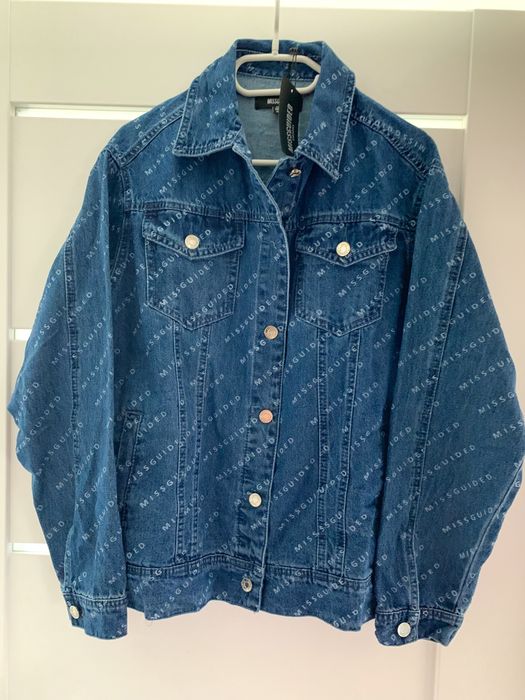 Nowa jeansowa dżinsowa kurtka missguided napisy
