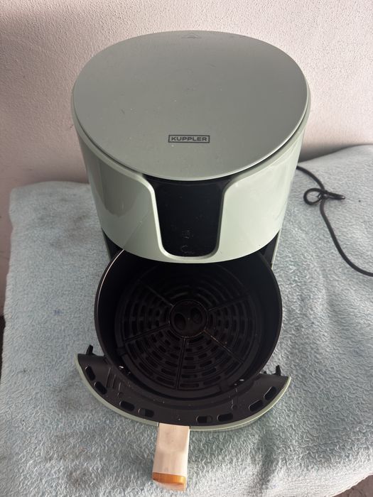 Air fryer semi nova