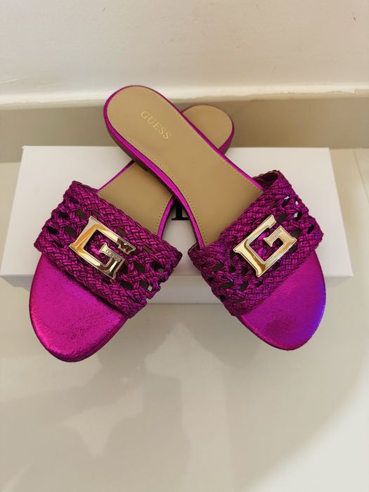 Chinelos Guess novos! Tamanho 39