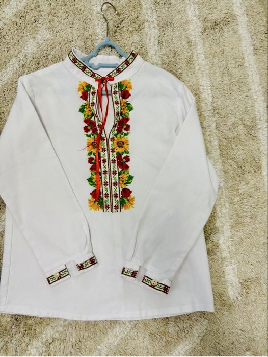 Продам вишиванку на 134 8-9років