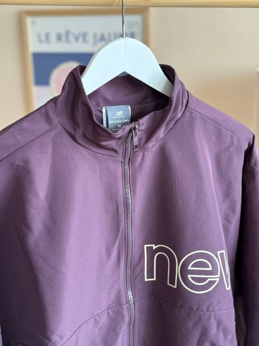 Куртка вітровка жіноча New Balance М