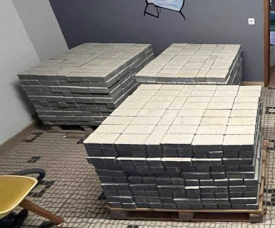 Blocos de Pavê Holanda Branco – Novos, 70m² (cerca de 3.500 unidades)