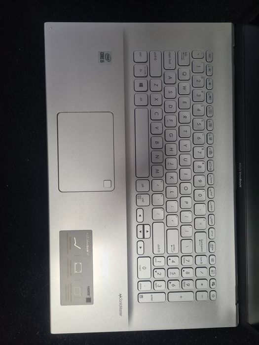 ASUS VivoBook S712JA i5 8GB ram 500 GB dysk m2