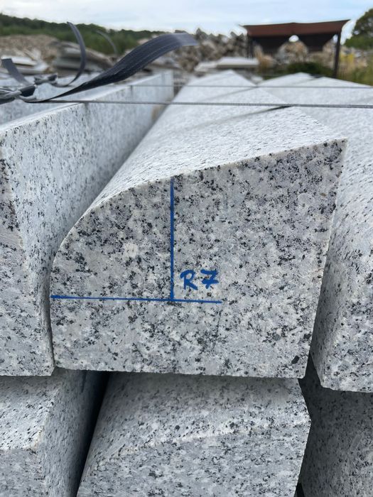 Obrzeże granitowe, palisada, krawężnik najazdowy 14x16 cm