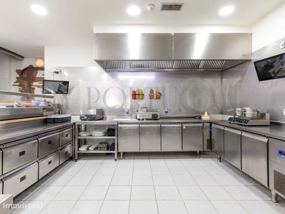 Trespasse Imperdível: Pastelaria/Snack-Bar Moderna e Equipada em S...