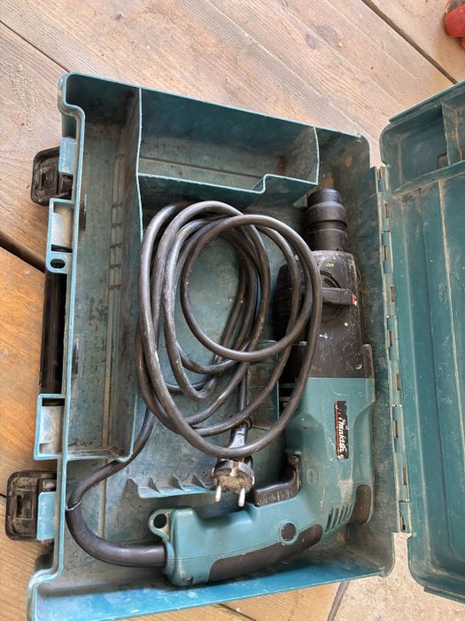 Перфоратор Makita HR2450