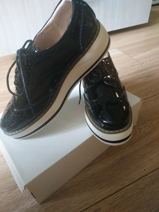 Туфлі класичні, черевики оксфорди