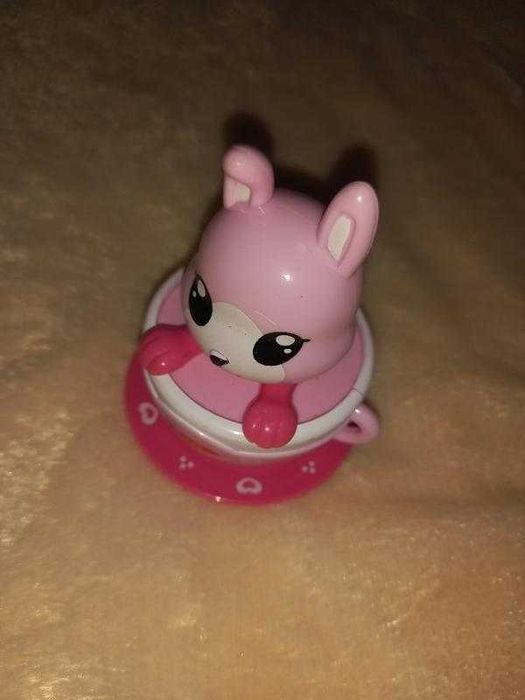 Зайчик в чашечке