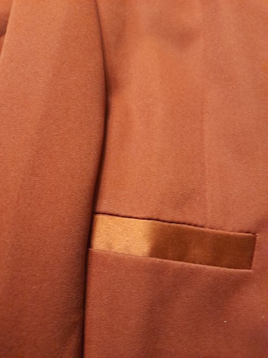 Fato + camisa + gravata + pingente + sapato