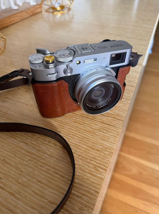Fujifilm X100 VI - Como nova - Com acessorios