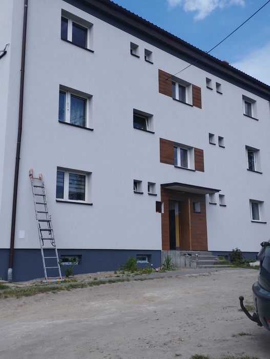 Malowanie elewacji , dachów i docieplenia.