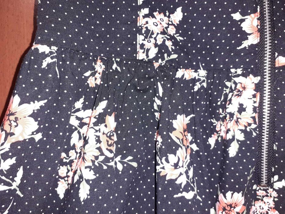 Nowa sukienka w kwiaty Cropp