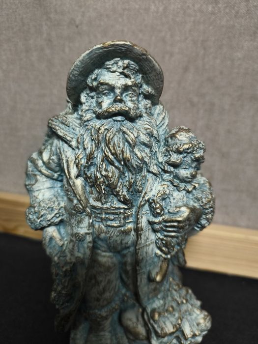 Papai Noel Vintage com Criança e Saco de Presentes
Papai Noel de barba
