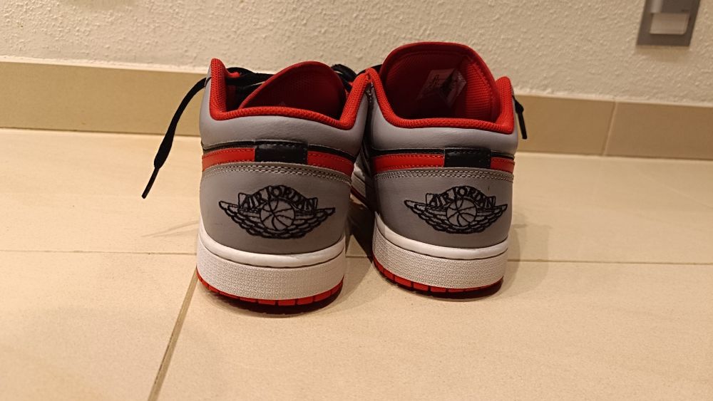 Air Jordan 1 Low "Cement Grey Fire Red" rozmiar 42