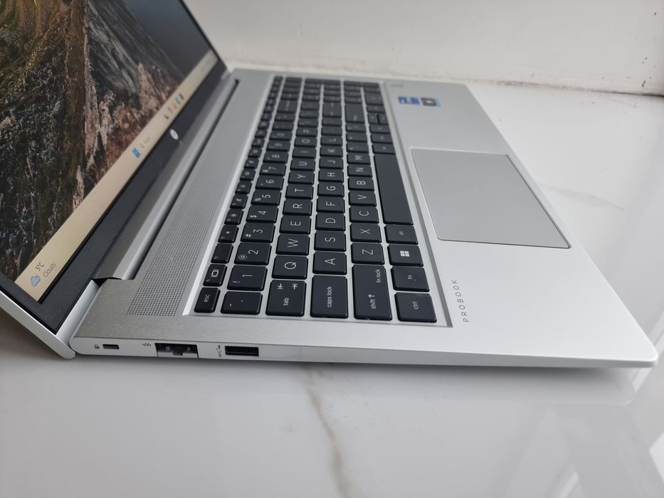 HP ProBook 450 G8 / Core i7-1165G7  / 8gb / 256gb