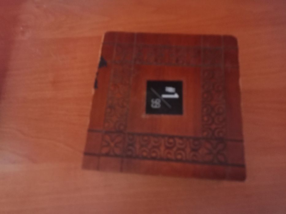 Pudełko stare jest cale drewniane