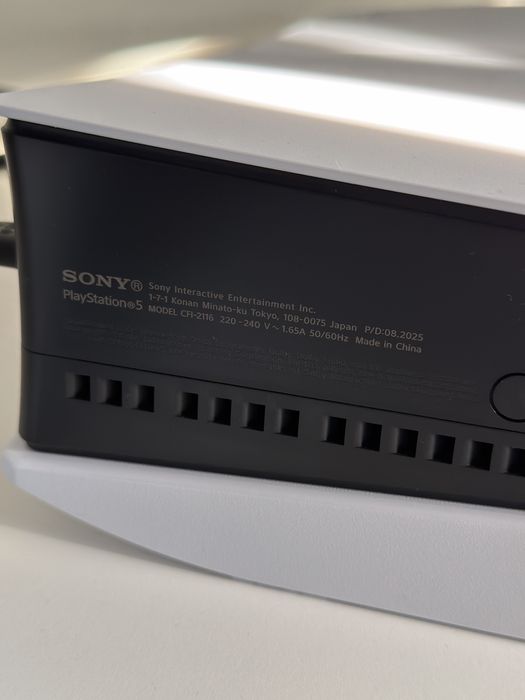 Ps5 z napędem + 2 pady + adapter