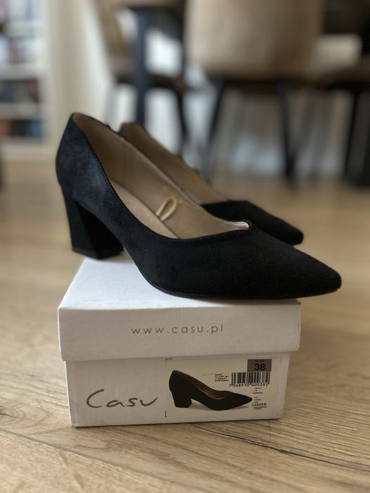 Czarne na obcasie rozm. 38
